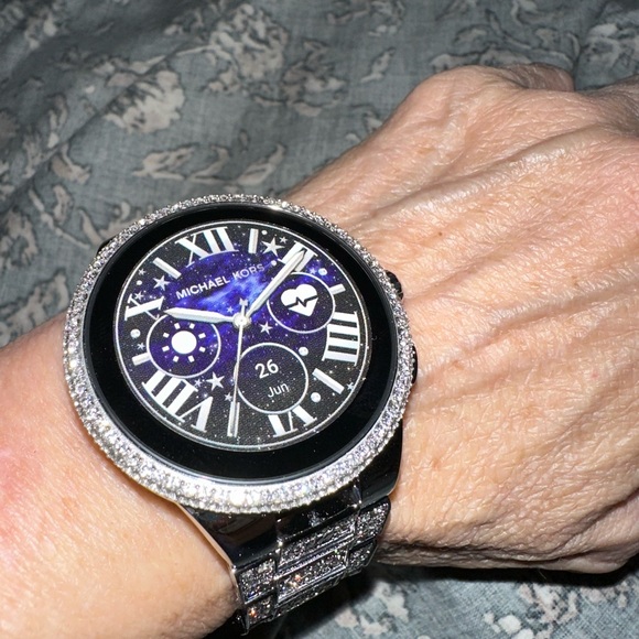 MK Smartwatch - Picture 2 of 4